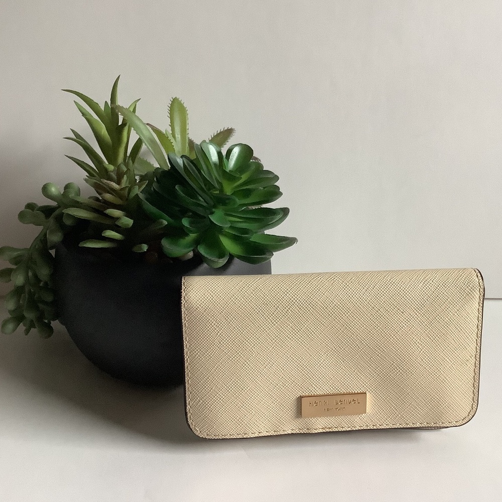 Henri Bendel Cream Wallet/Card/Phone Carrier, EUC!